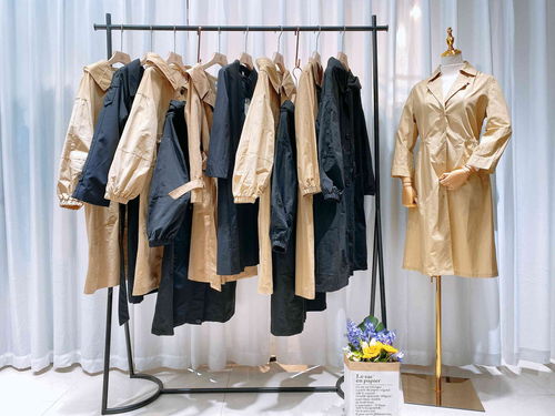 服裝陳列與風(fēng)衣秋裝銷(xiāo)售策略 品牌折扣尾貨走份批發(fā)及輔料一體化經(jīng)營(yíng)