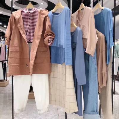 廣州品牌女裝折扣貨源與外貿(mào)女裝工廠直營(yíng)批發(fā)全攻略